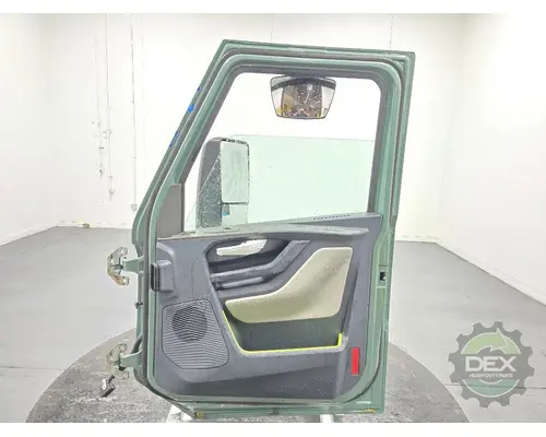 VOLVO VNL660 Door Assembly, Front