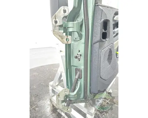 VOLVO VNL660 Door Assembly, Front