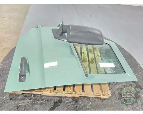 VOLVO VNL660 Door Assembly, Front