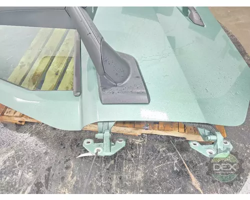 VOLVO VNL660 Door Assembly, Front