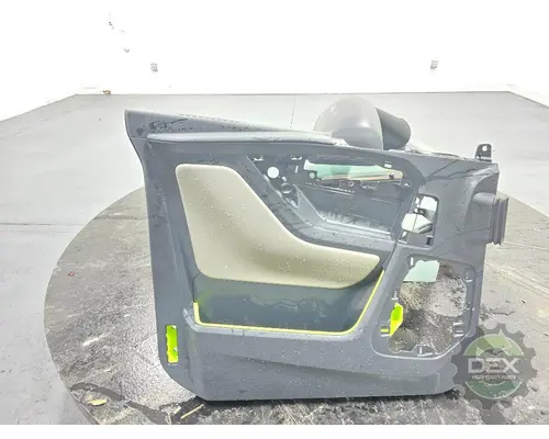 VOLVO VNL660 Door Assembly, Front