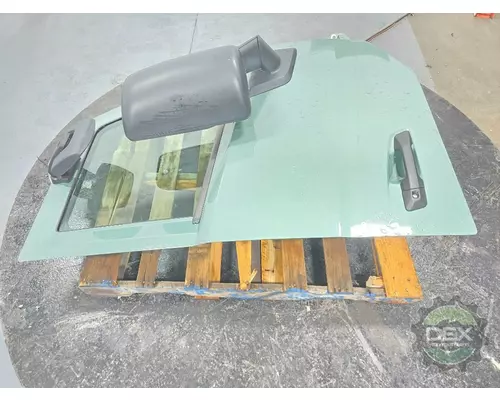 VOLVO VNL660 Door Assembly, Front