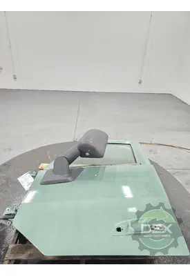 VOLVO VNL660 Door Assembly, Front