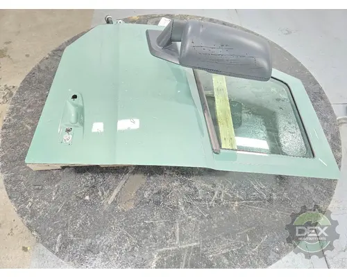 VOLVO VNL660 Door Assembly, Front