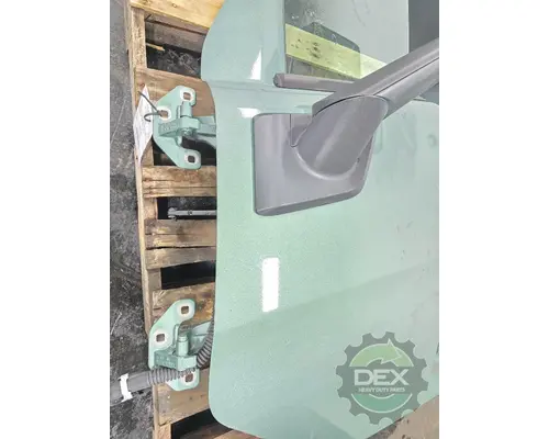 VOLVO VNL660 Door Assembly, Front