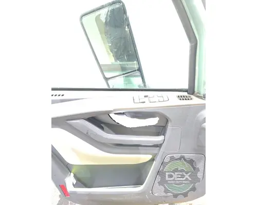 VOLVO VNL660 Door Assembly, Front