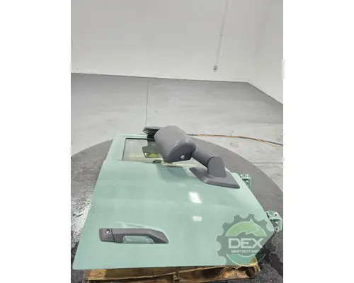 VOLVO VNL660 Door Assembly, Front