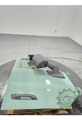 VOLVO VNL660 Door Assembly, Front