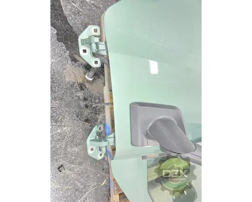 VOLVO VNL660 Door Assembly, Front