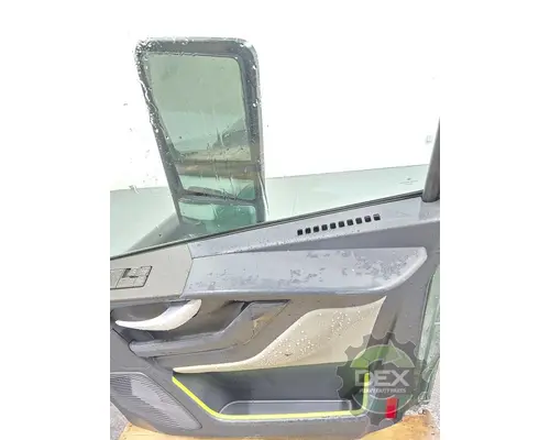 VOLVO VNL660 Door Assembly, Front