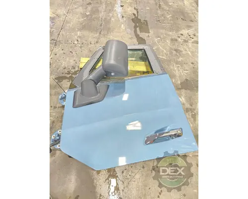 VOLVO VNL660 Door Assembly, Front