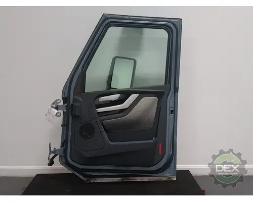 VOLVO VNL660 Door Assembly, Front