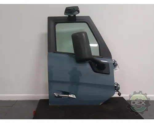 VOLVO VNL660 Door Assembly, Front