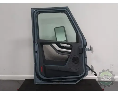 VOLVO VNL660 Door Assembly, Front