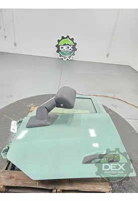 VOLVO VNL660 Door Assembly, Front