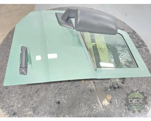 VOLVO VNL660 Door Assembly, Front