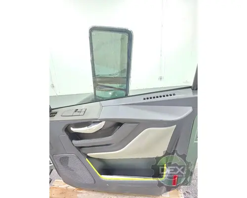 VOLVO VNL660 Door Assembly, Front