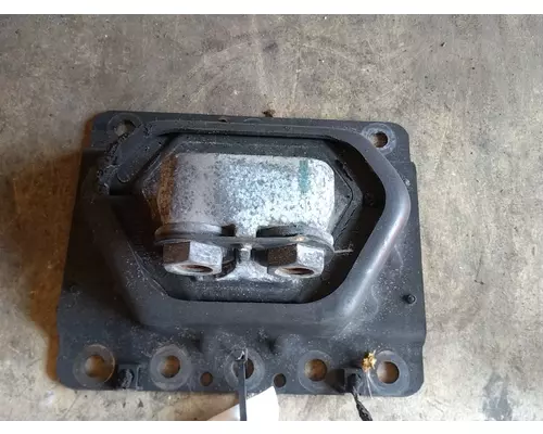 VOLVO VNL660 Engine Mounts