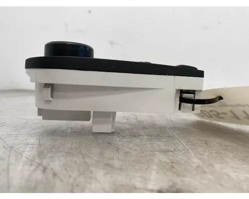 VOLVO VNL660 Instrument Cluster