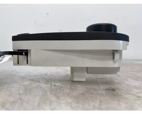 VOLVO VNL660 Instrument Cluster