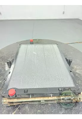 VOLVO VNL660 Radiator