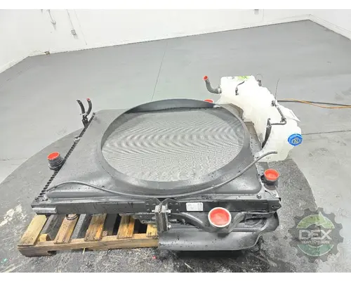 VOLVO VNL660 Radiator