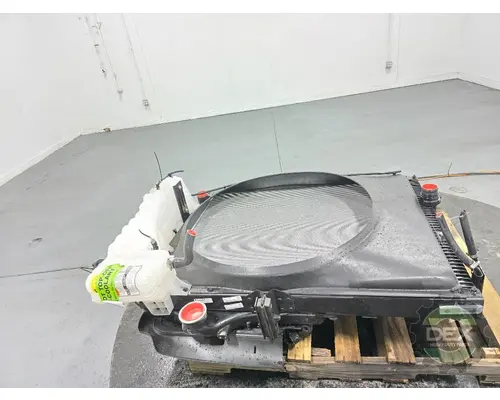 VOLVO VNL660 Radiator