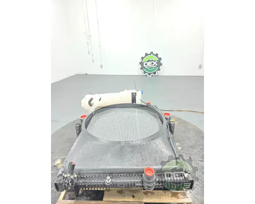 VOLVO VNL660 Radiator