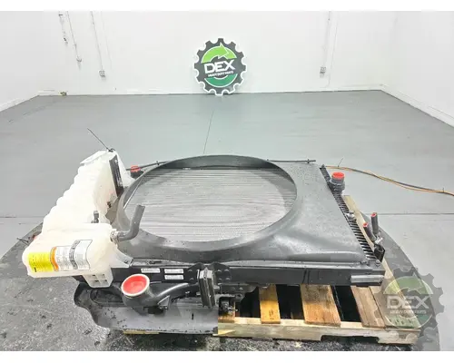 VOLVO VNL660 Radiator