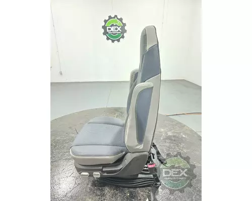 VOLVO VNL660 Seat, Front