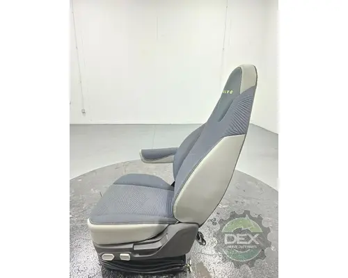 VOLVO VNL660 Seat, Front
