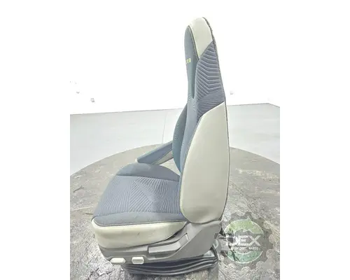 VOLVO VNL660 Seat, Front