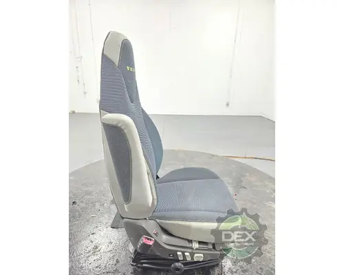 VOLVO VNL660 Seat, Front