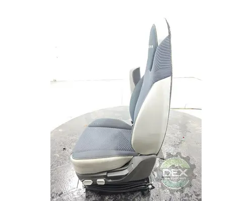 VOLVO VNL660 Seat, Front