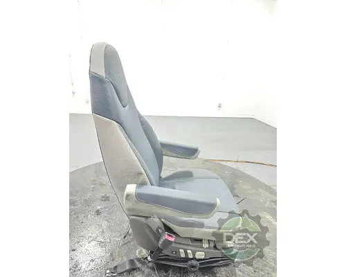VOLVO VNL660 Seat, Front