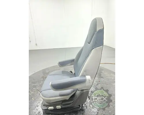 VOLVO VNL660 Seat, Front