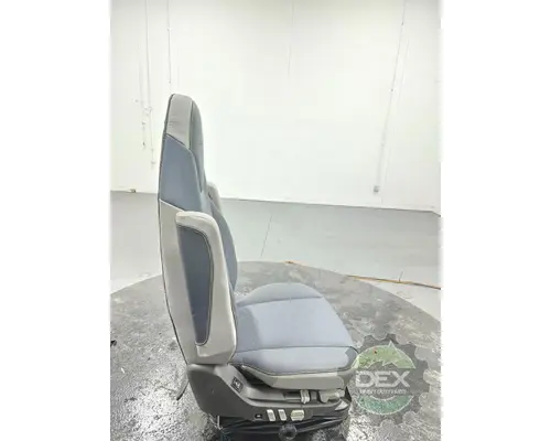 VOLVO VNL660 Seat, Front