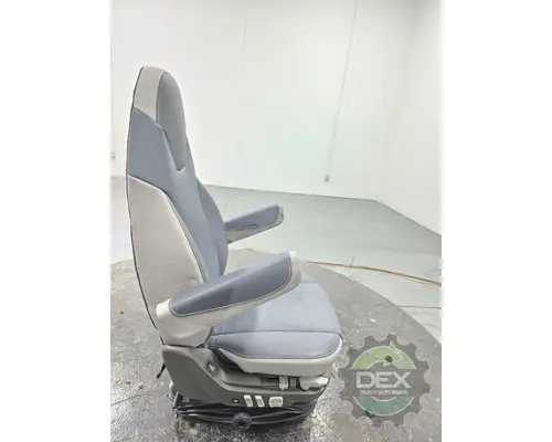 VOLVO VNL660 Seat, Front