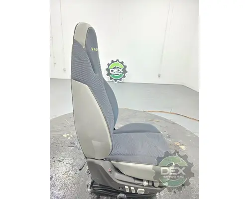 VOLVO VNL660 Seat, Front