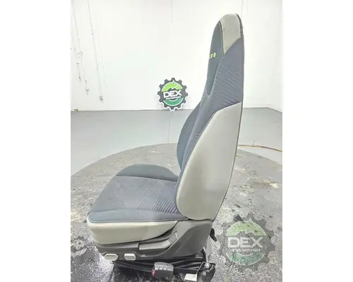 VOLVO VNL660 Seat, Front