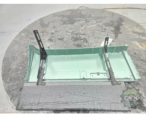 VOLVO VNL660 Spoiler, Front