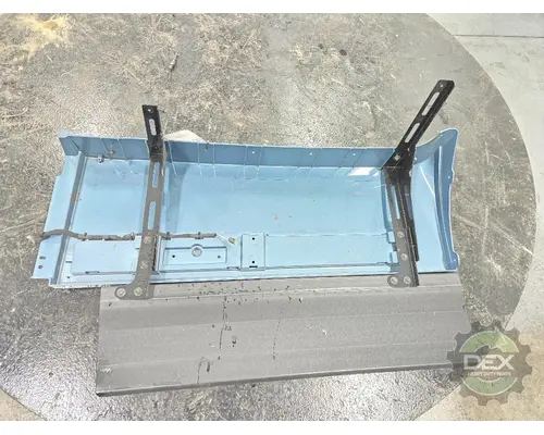 VOLVO VNL660 Spoiler, Front