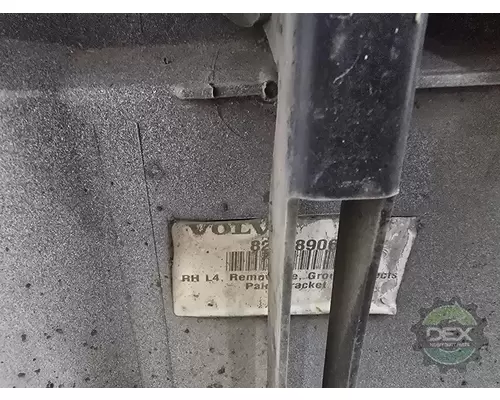 VOLVO VNL670 1644 bulb socket
