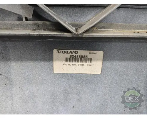 VOLVO VNL670 1644 bulb socket