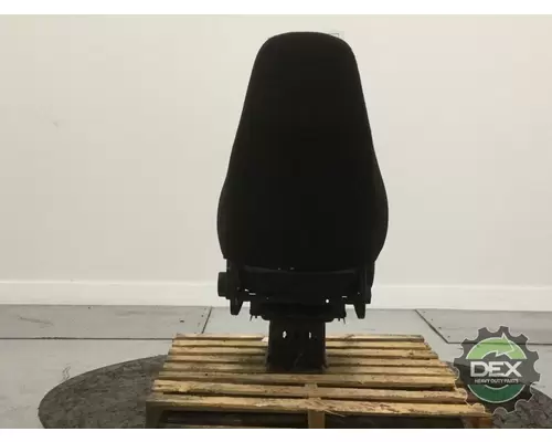 VOLVO VNL670 852 front seat, drivers seat, seat bench type
