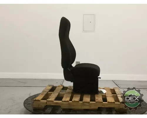 VOLVO VNL670 852 front seat, drivers seat, seat bench type
