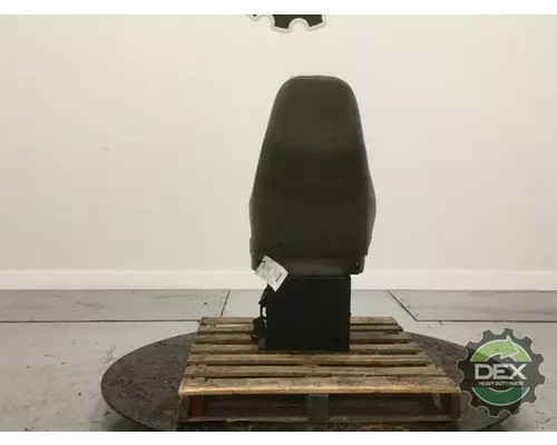 VOLVO VNL670 852 front seat, drivers seat, seat bench type