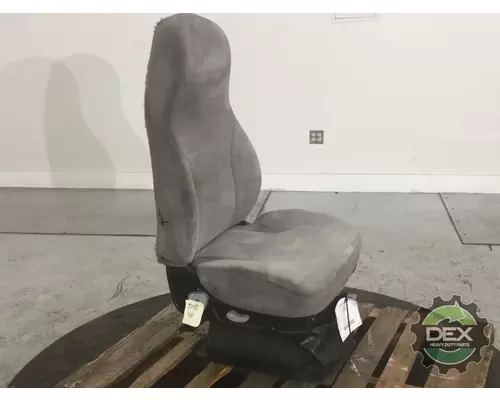 VOLVO VNL670 8521 front seat, complete
