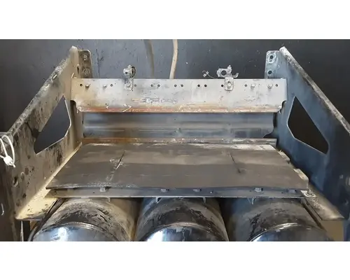 VOLVO VNL670 Battery Boxes