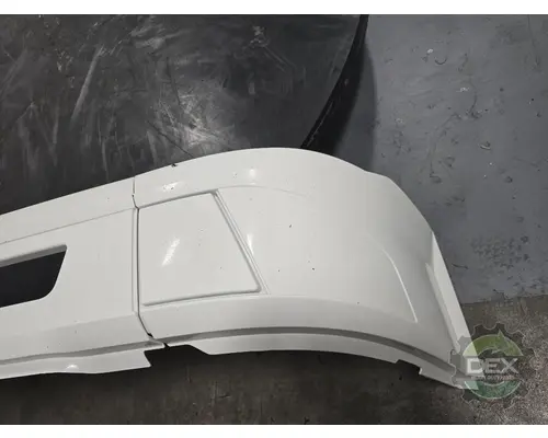 VOLVO VNL670 Bumper Assembly, Front